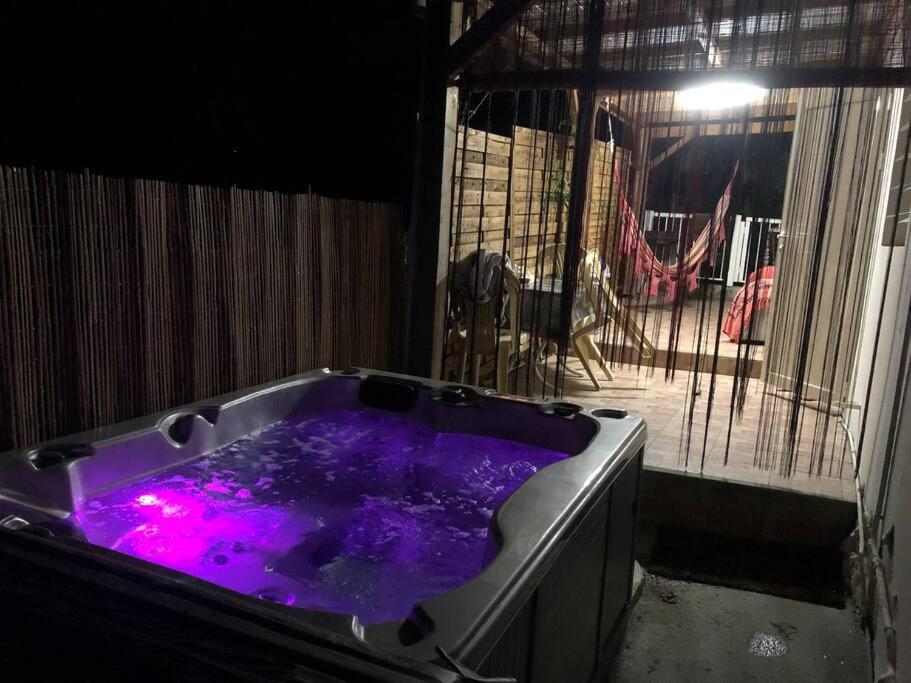 Logement Dans Un Lieu Calme Et Verdoyant A Proximite De Tout Avec Jacuzzi!!! Basse-Terre Exterior foto